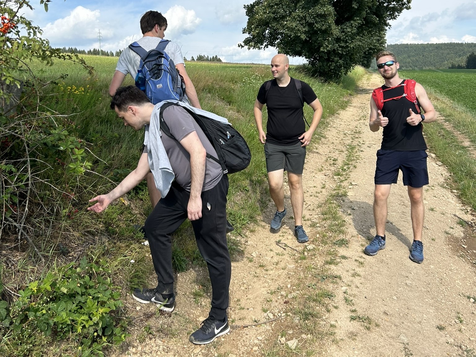 Skupina členů KLUSu při turistice